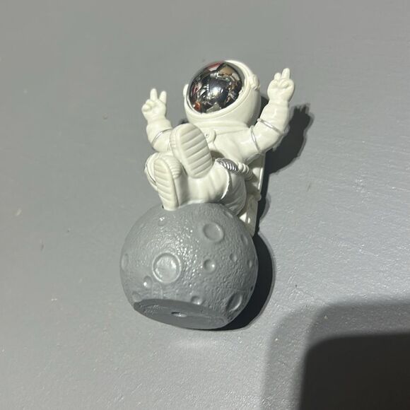 Astronaut Decorative Figure - Picture 3 of 6